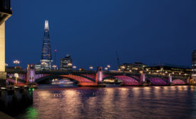 伦敦的灯光河