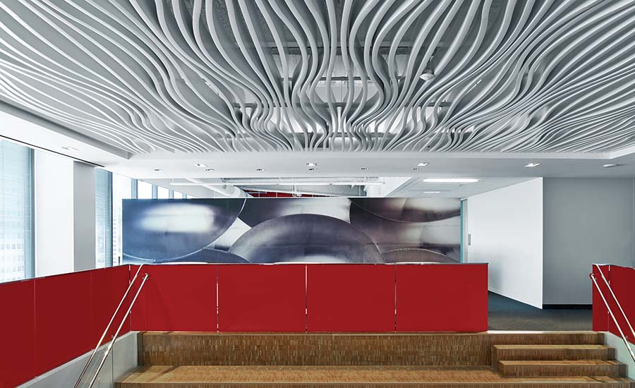 金属天花板和墙面设计趋势。